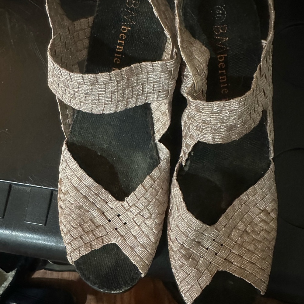 bernie mev. Women's Taupe Woven Sandals